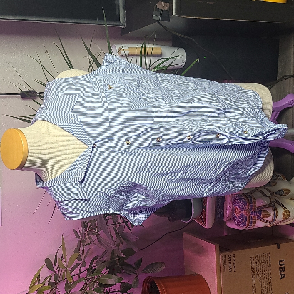 Guess Sleeveless button down